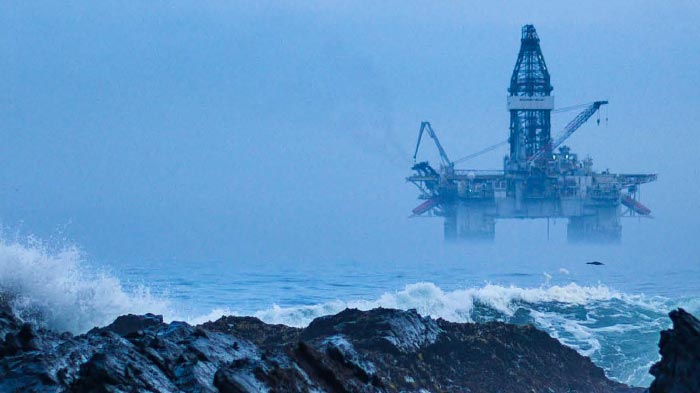 Oil & gas rig in ocean