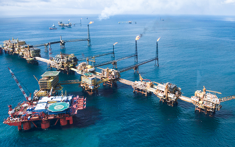 oil & gas rig at sea